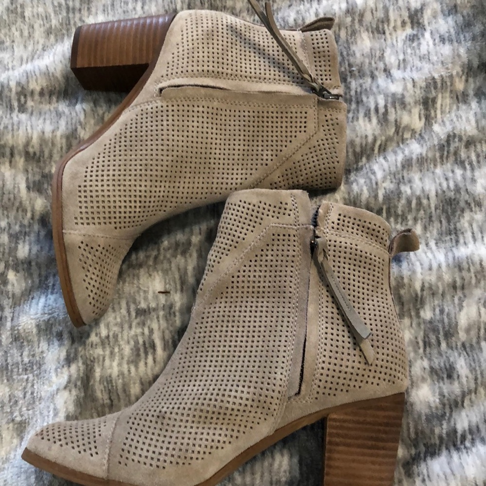 TOMS Lunata Desert Taupe Suede ankle bootie - Picture 2 of 8